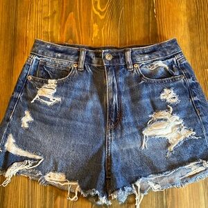 American Eagle Mom short Distressed